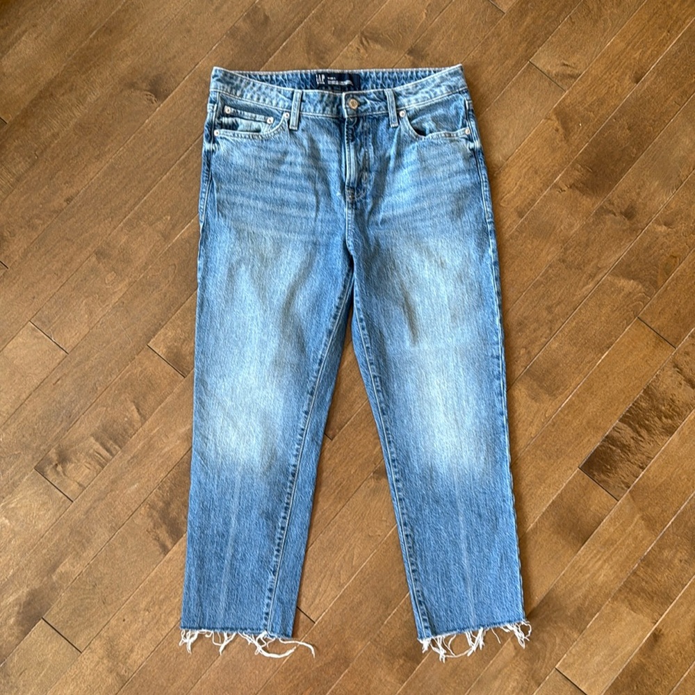 BNWOT Gap boyfriend jeans. Size 29R.